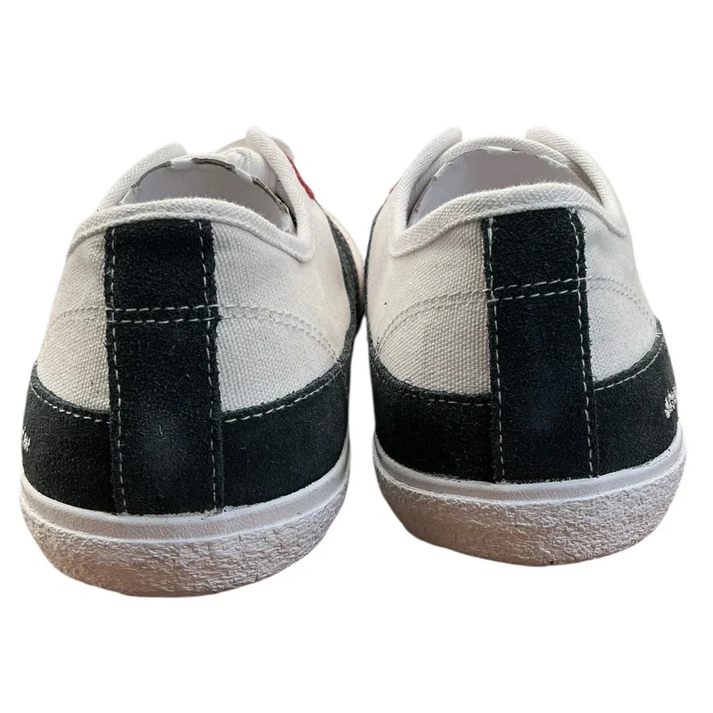 NWT Steve Madden Hernandez White with Black & Red‎ Stripes size 9 M
